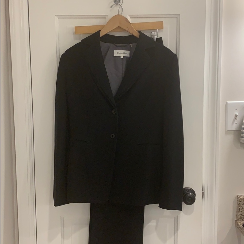 Size 6 black Calvin Klein women’s suit NWOT
